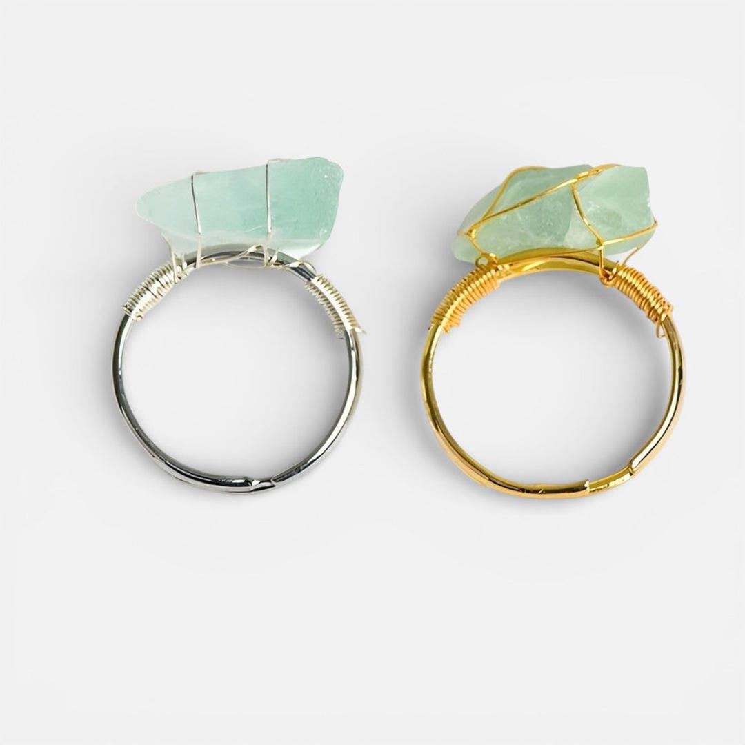 Anillos de oro con cristal en bruto alambrado