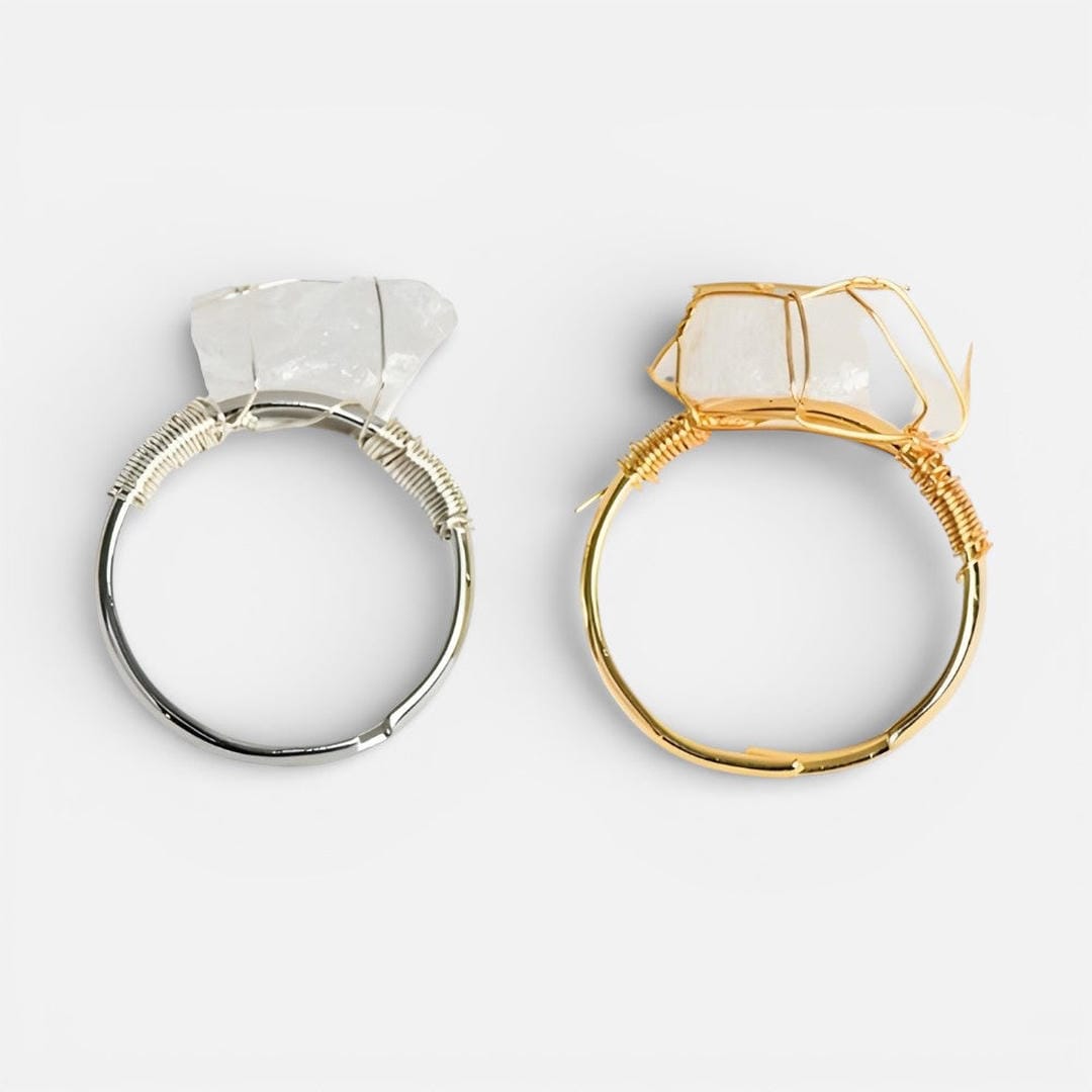 Anillos de oro con cristal en bruto alambrado