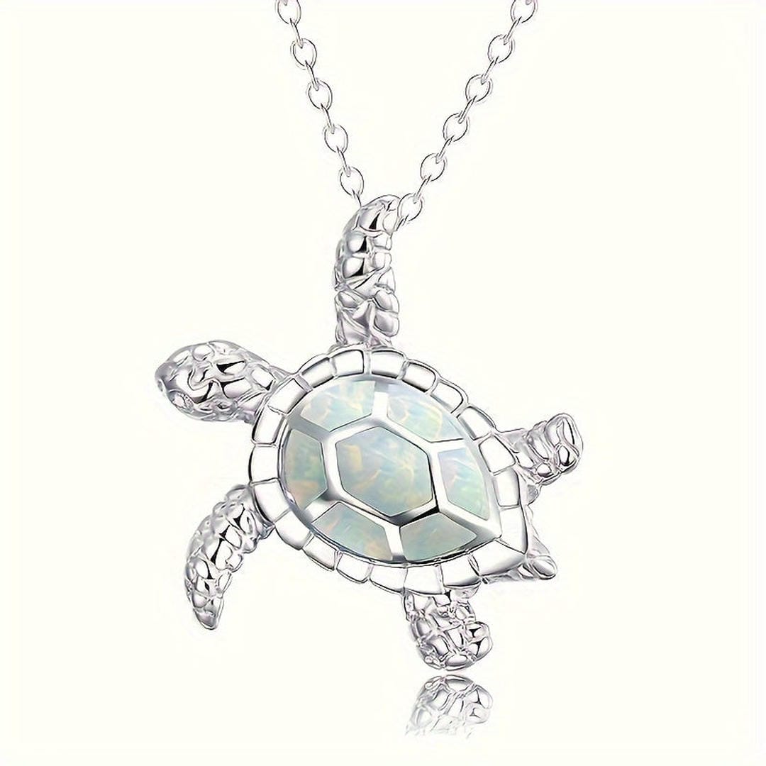 Collar con colgante de tortuga brillante