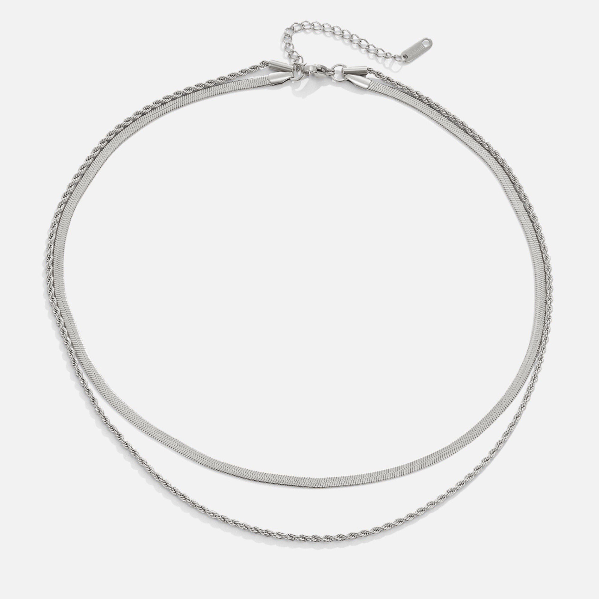 Collar Alexandra de capas plateadas