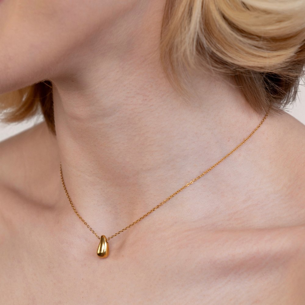 Collar Amara con Gota Dorada