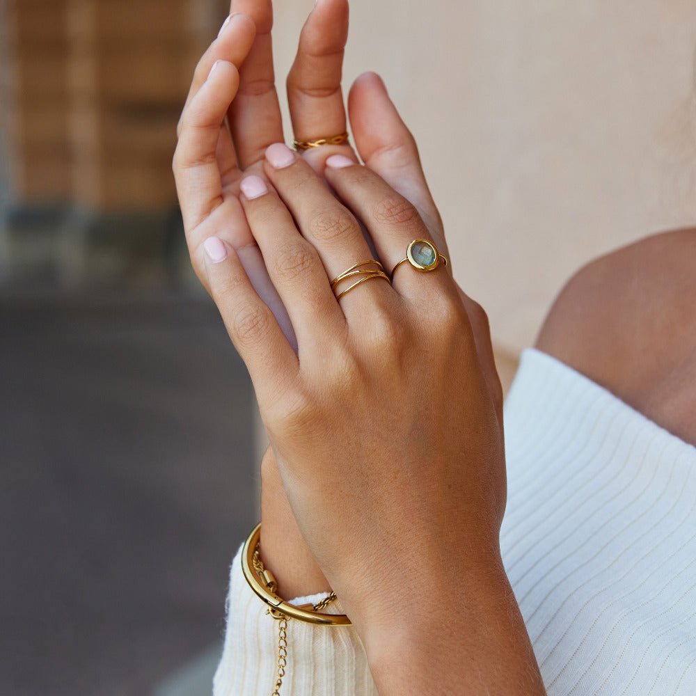 Anillo de oro con cristal de aguamarina