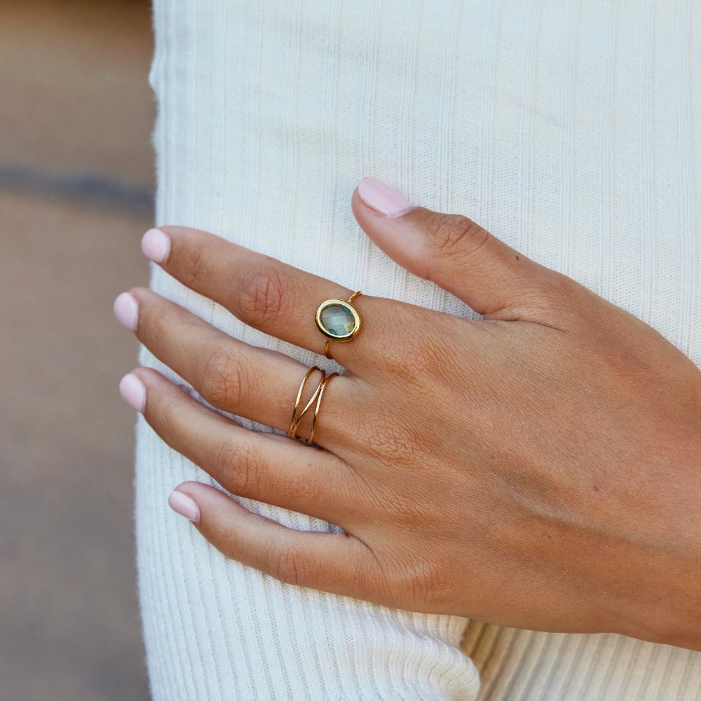 Anillo de oro con cristal de aguamarina