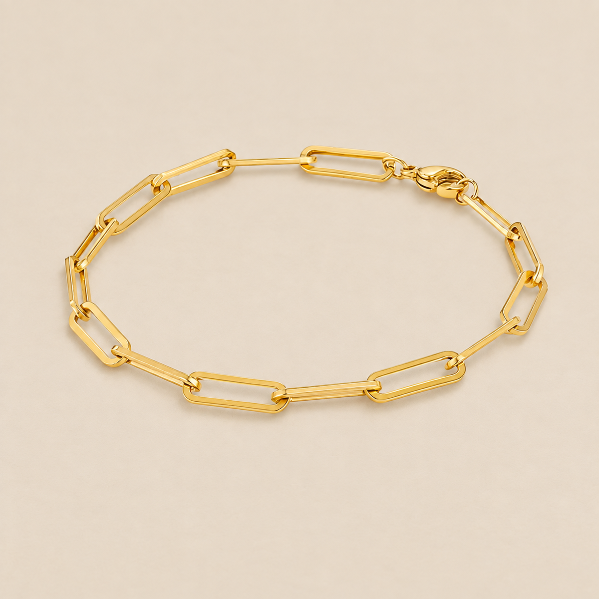 Elegante pulsera de clips dorados