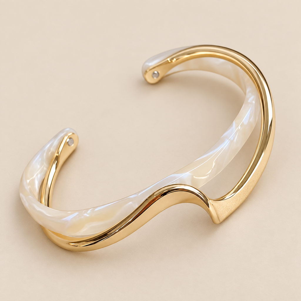 Pulsera dorada de brillo opalino, fotografía de producto