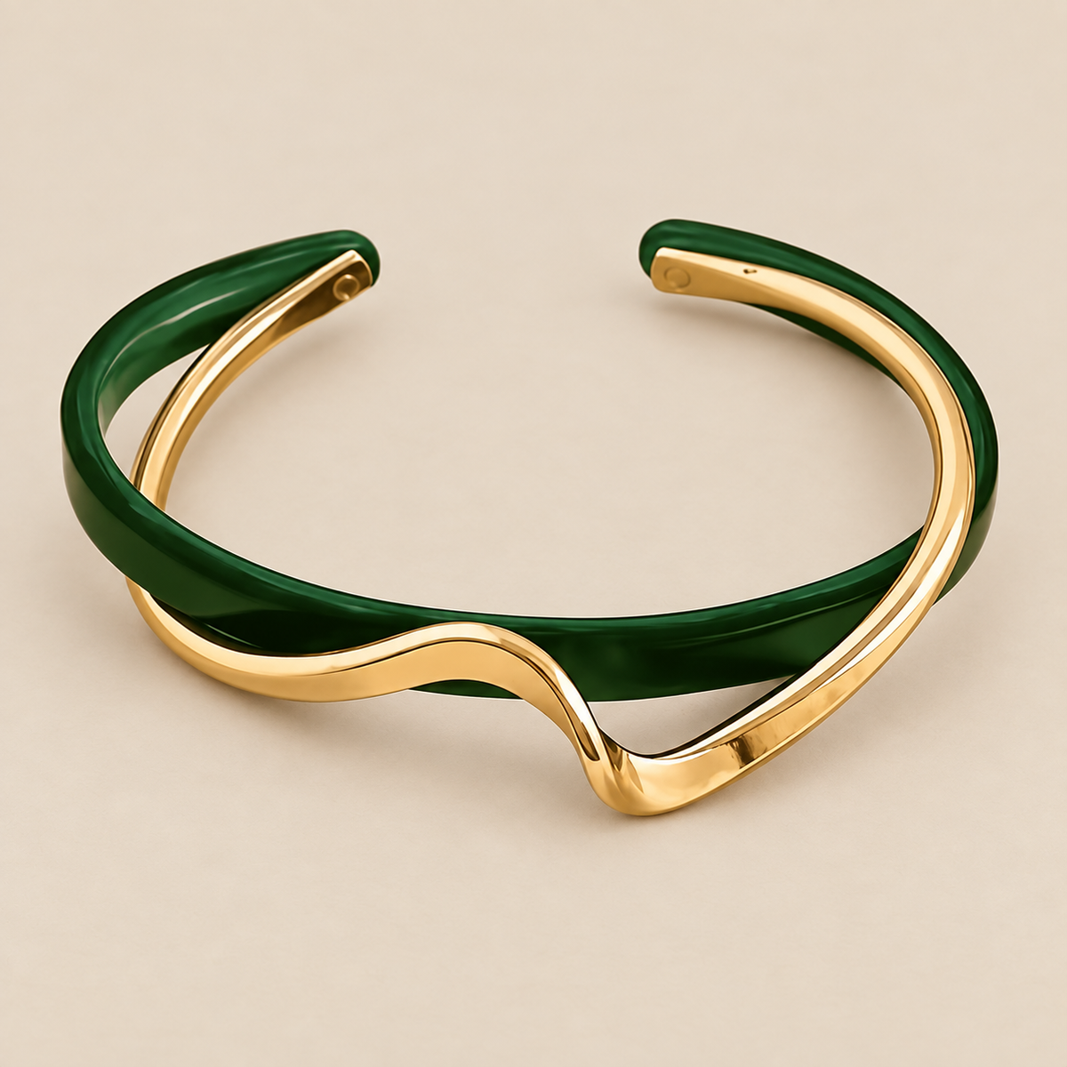 Pulsera de ondas verdes sobre fondo claro