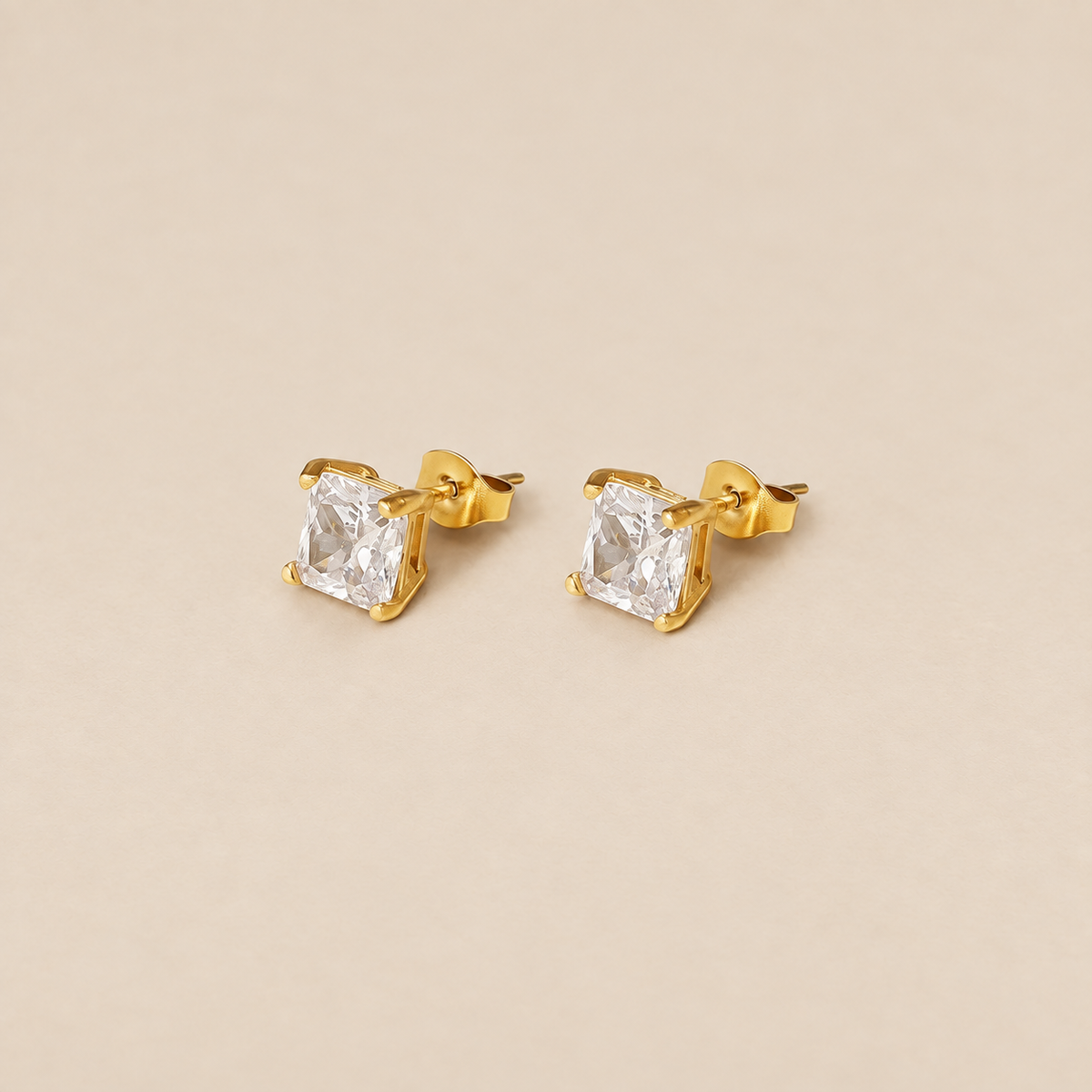 Pendientes Etéreos de Oro Brillante