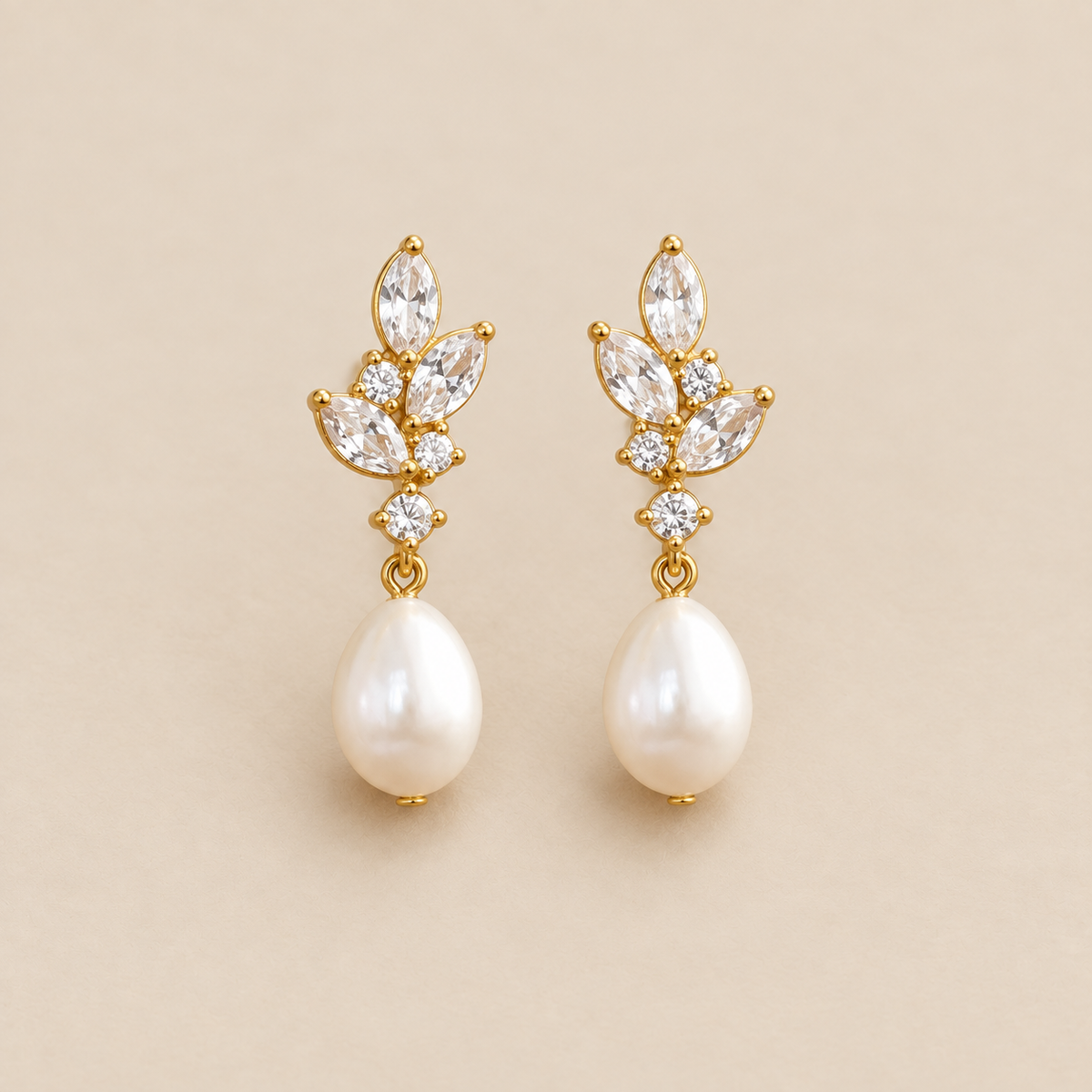 Pendientes de gota con racimo de hojas de perla