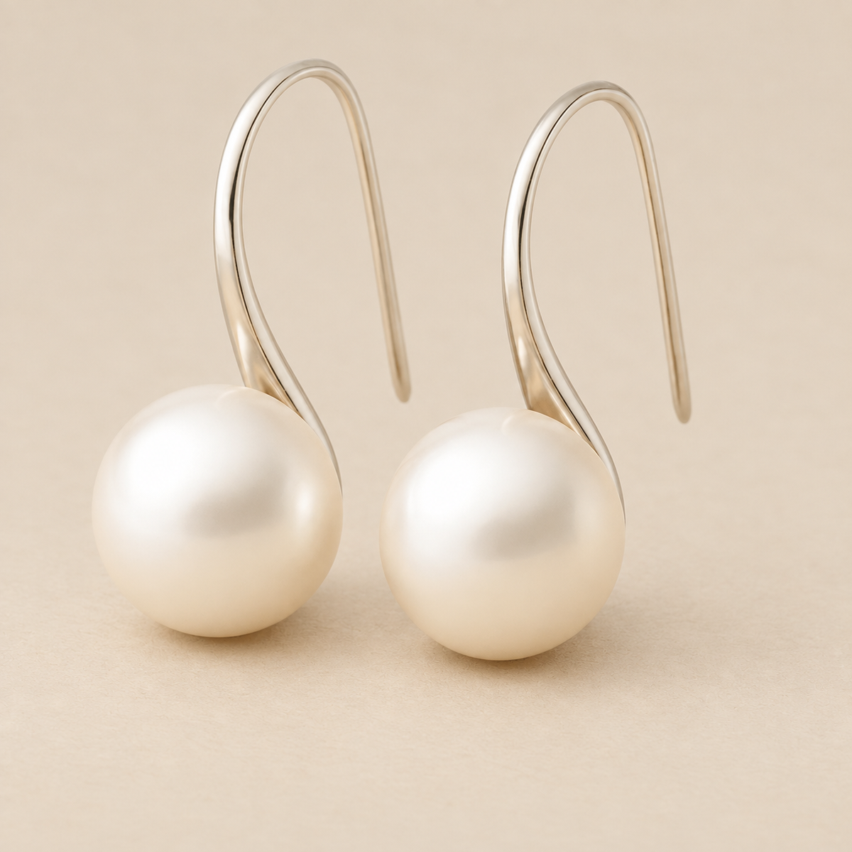 Elegantes pendientes colgantes con perlas