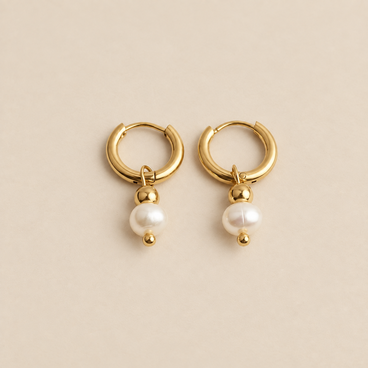 Veerle Stunning Pearl White Earrings