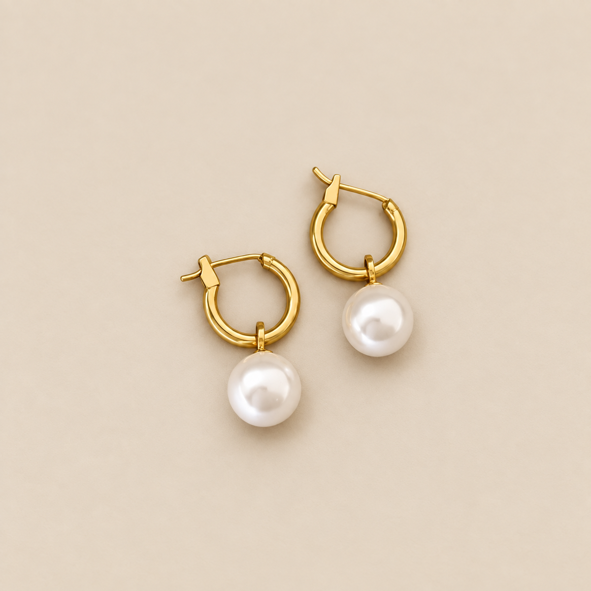 Pendientes Elegantes con Perlas Blancas de Oro