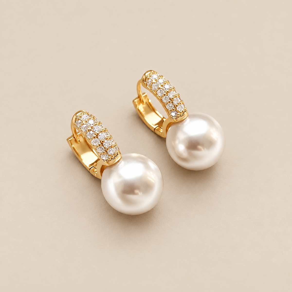 Pendientes de aro con perlas y circonitas engastadas