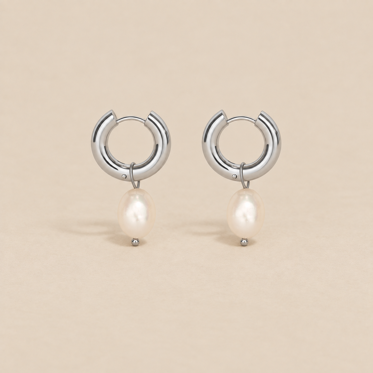 Pendientes plateados con perla