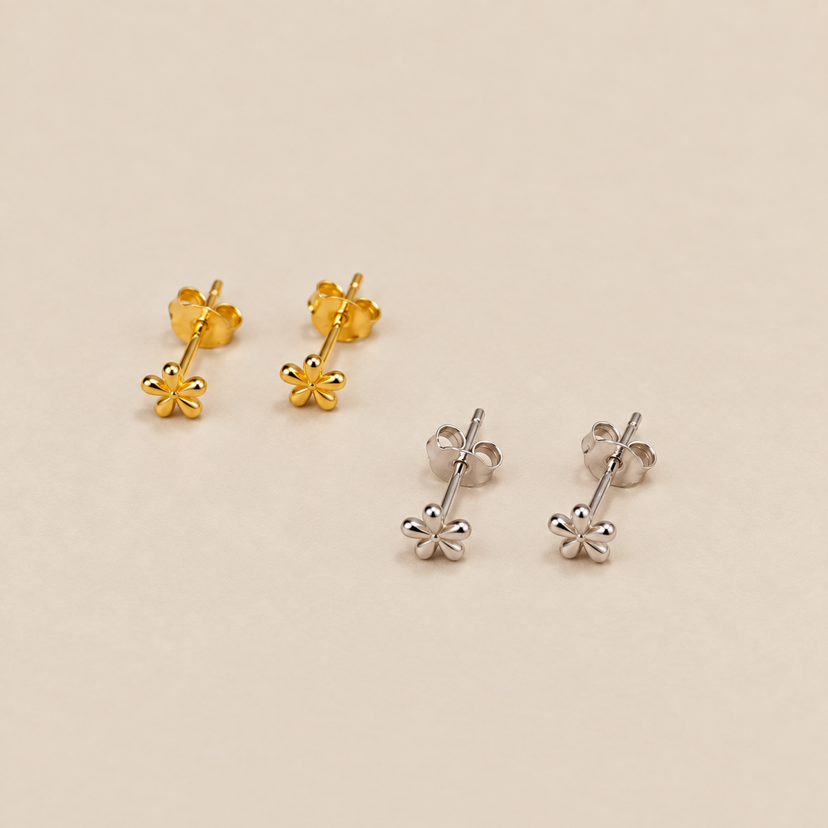 Pendientes de botón de flor dorados o plateados