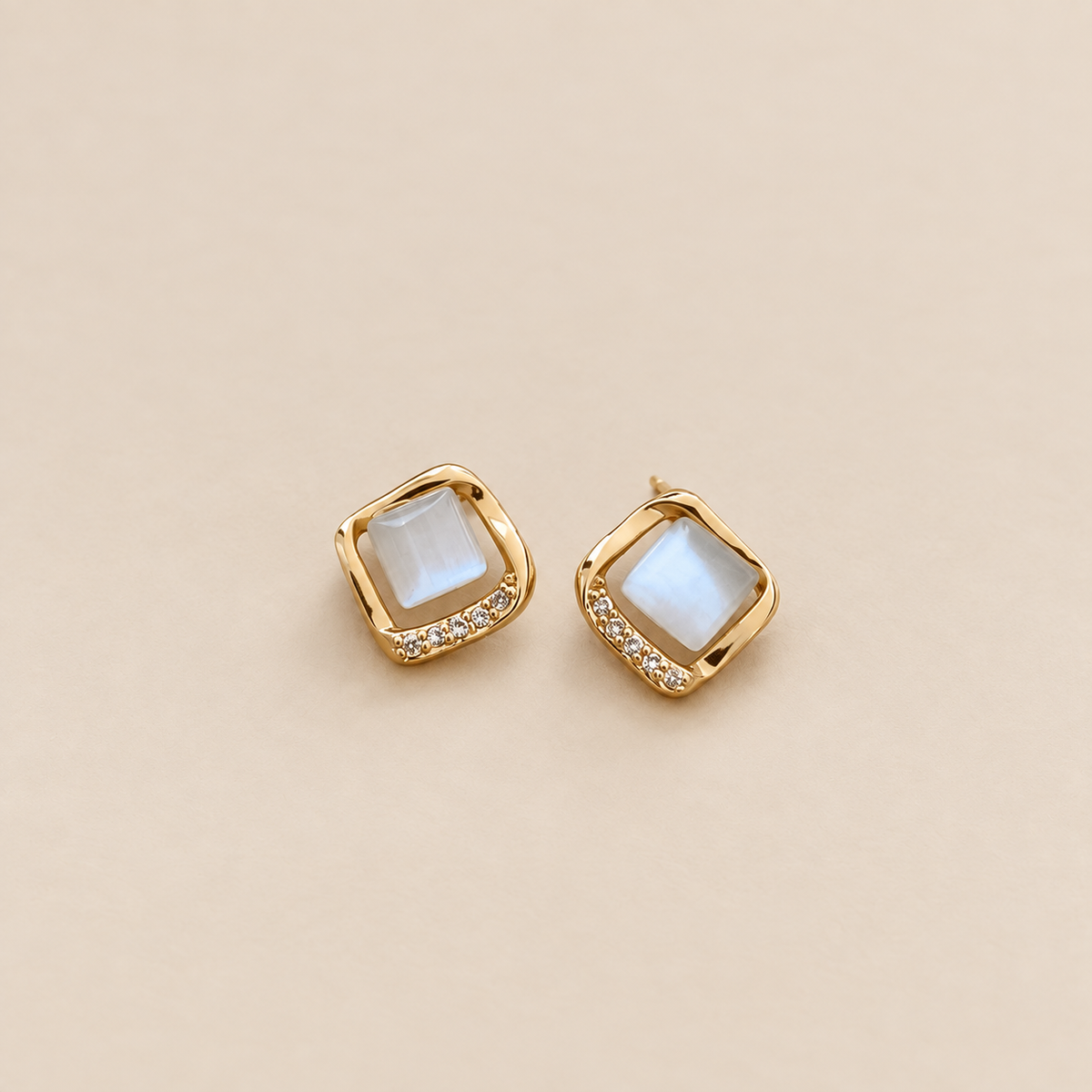 Elegantes Pendientes con Cristal de Luna Dorada