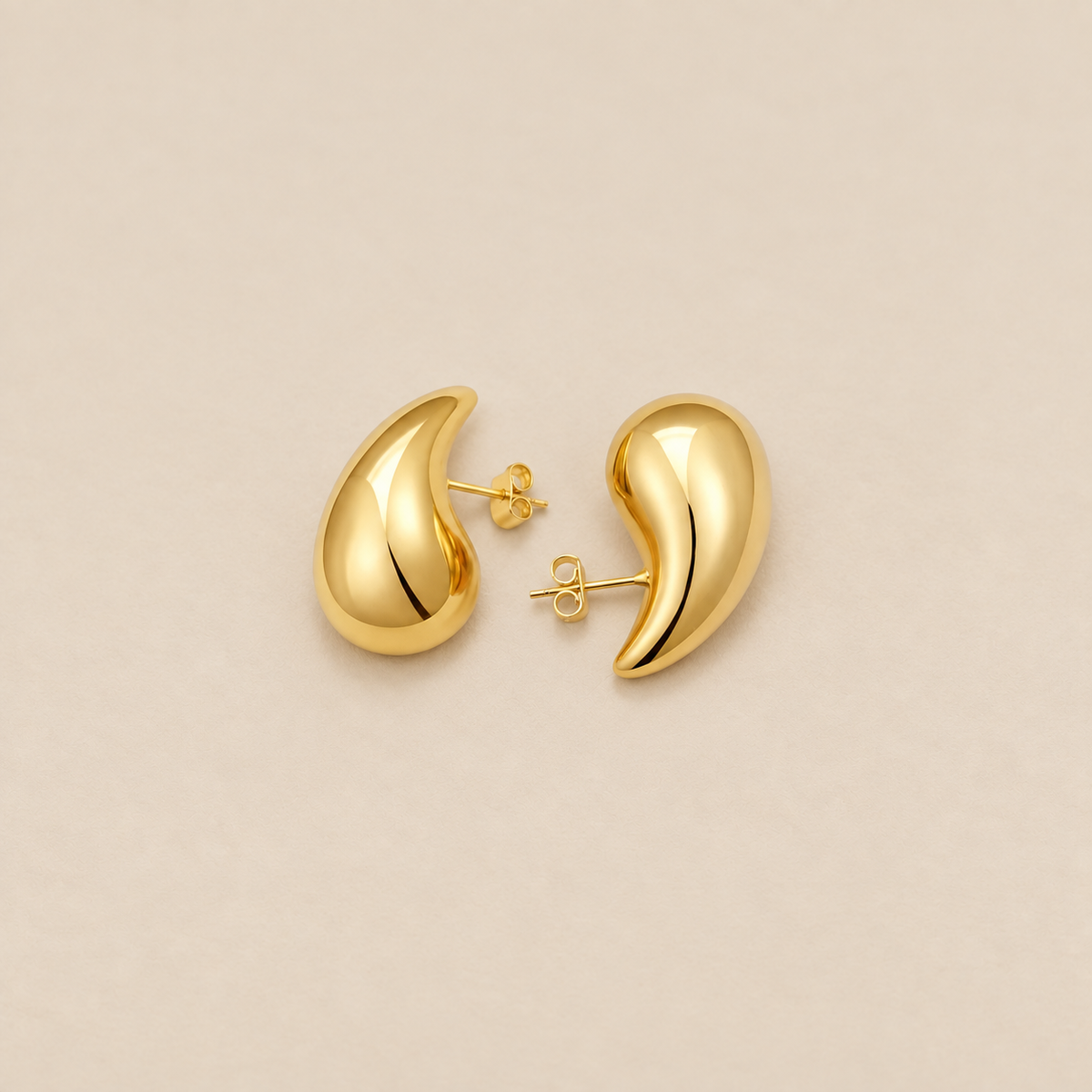 Aretes de lágrima brillantes