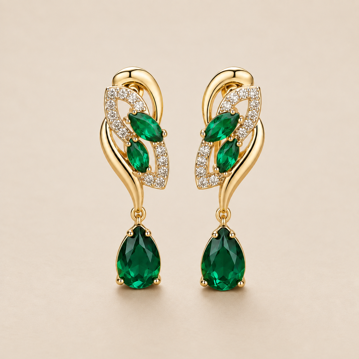 Pendientes Colgantes con Detalle de Esmeralda