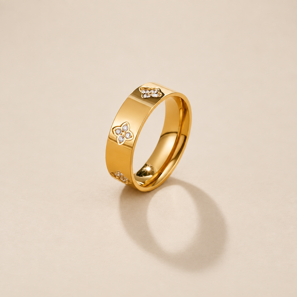Anillo de trébol con cristales y baño de oro