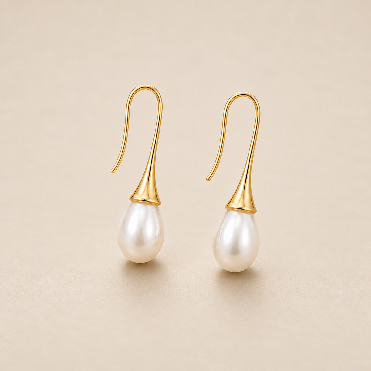 Classic Pearl Helena Earrings