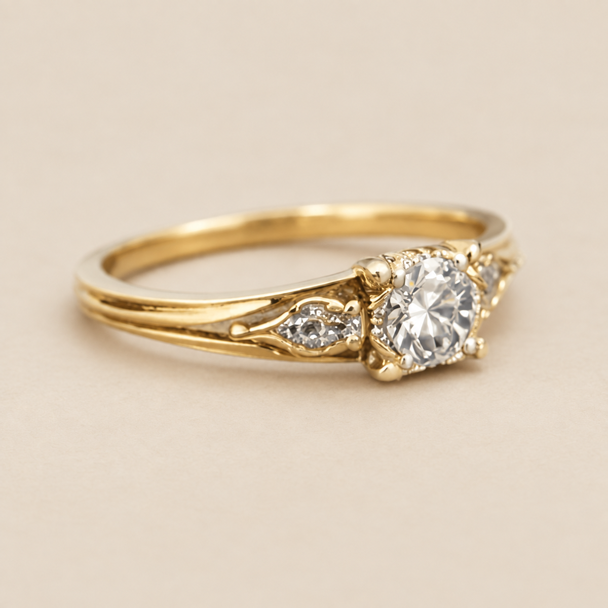 Minimal Gold Curve Ring