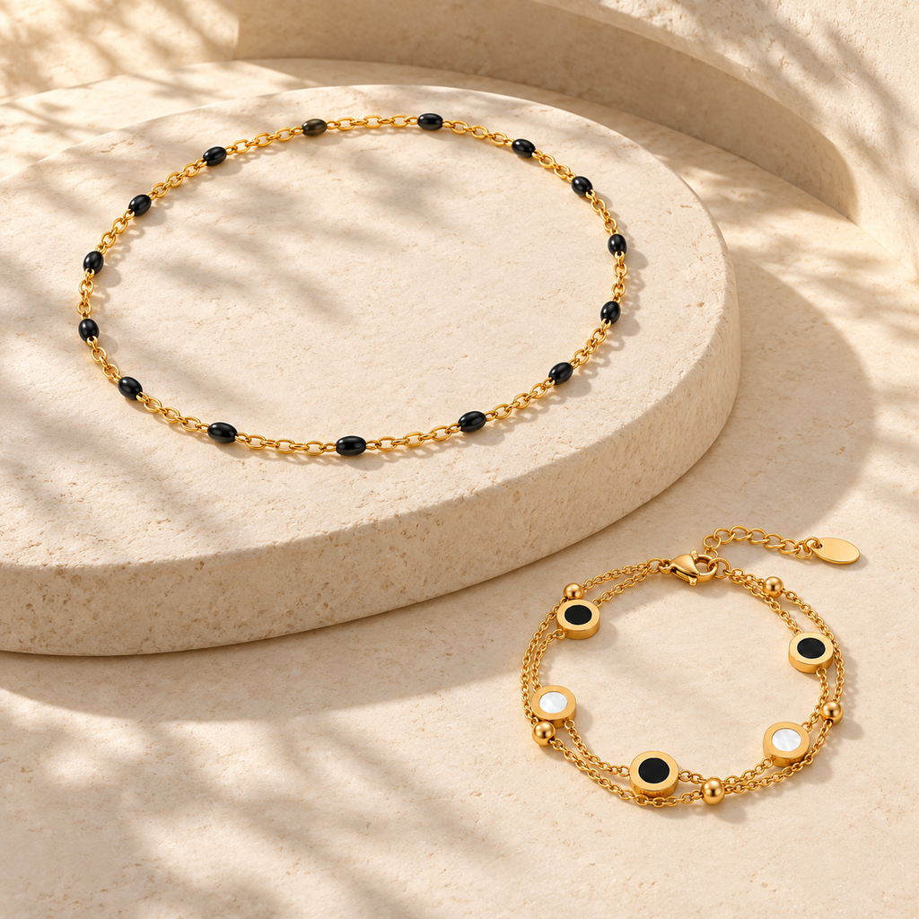 Conjunto de joyas Blanco y Negro sobre piedra clara