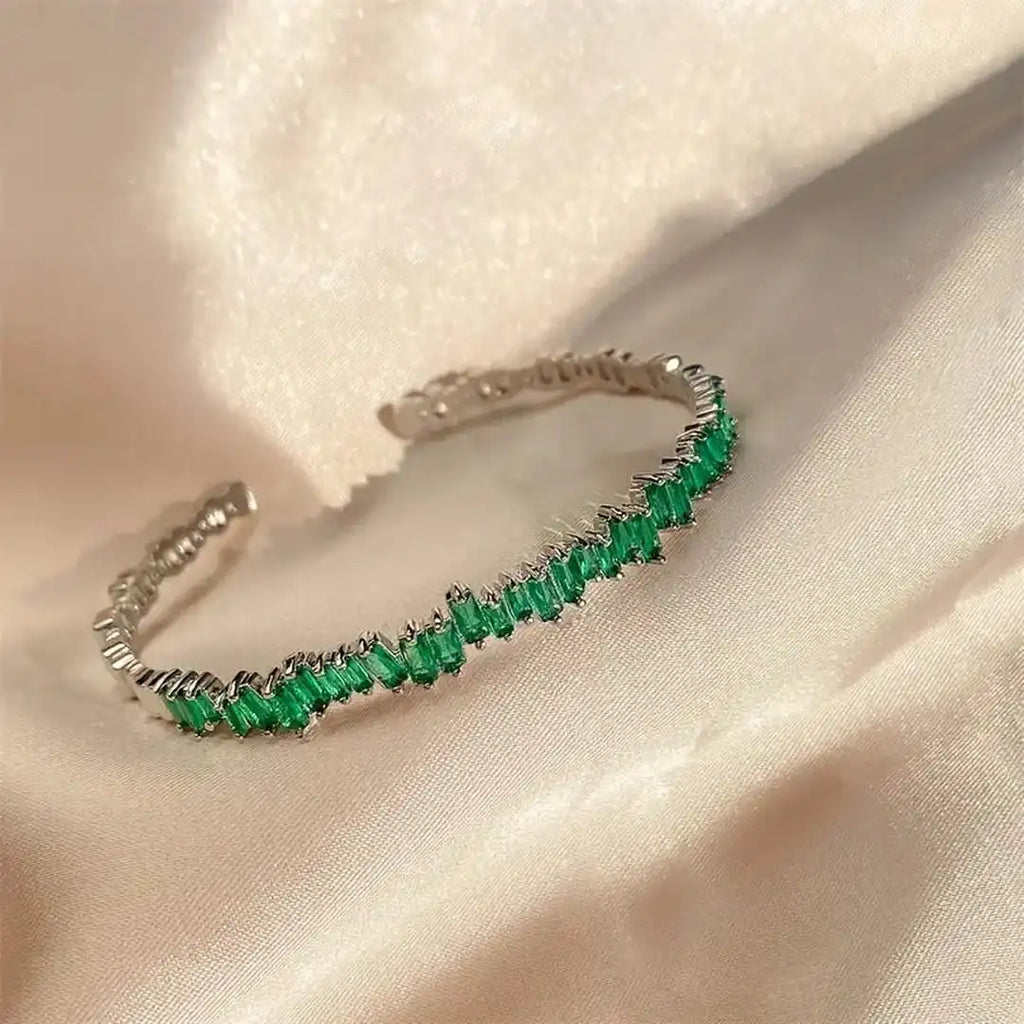 Pulsera moderna de zigzag de esmeralda