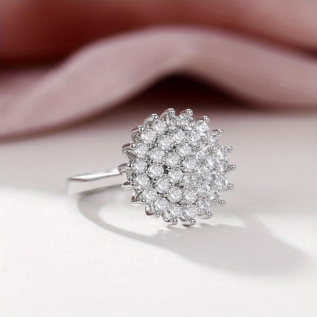 Anillo llamativo Halo de Racimo de Cristales Elegante