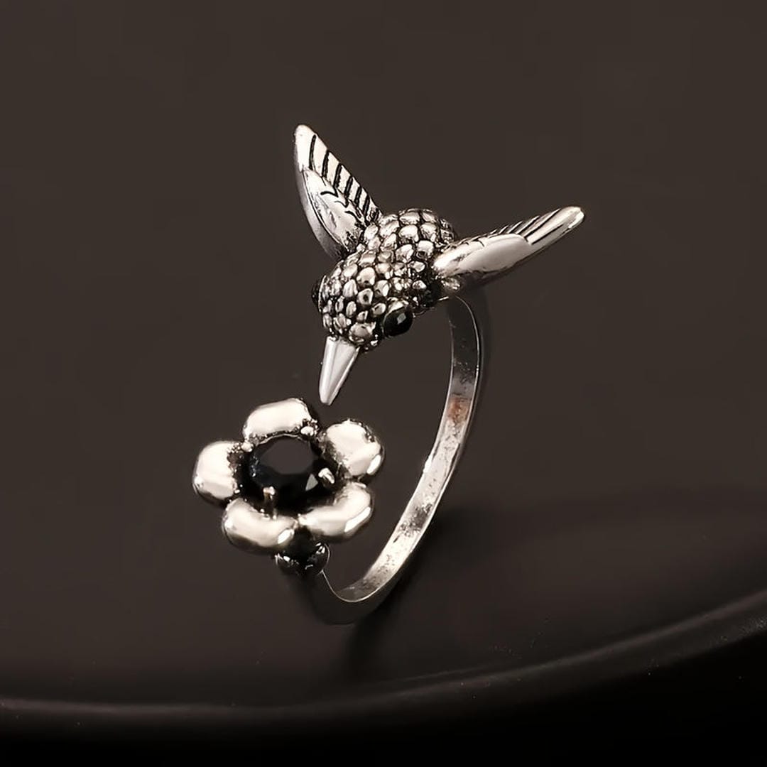 Anillo ajustable de colibrí y piedra floral