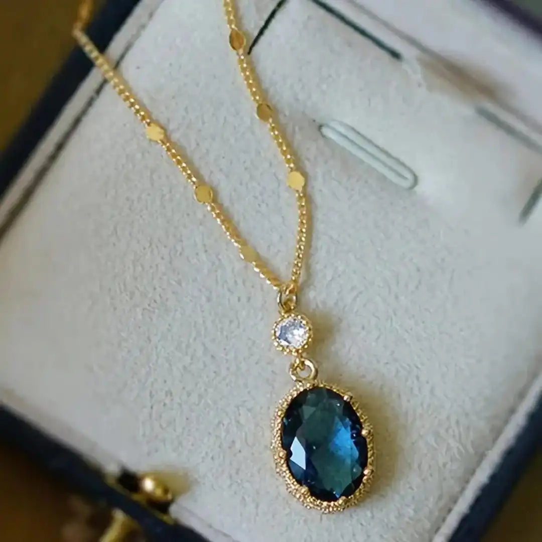 Collar de oro Thessia Lunebray