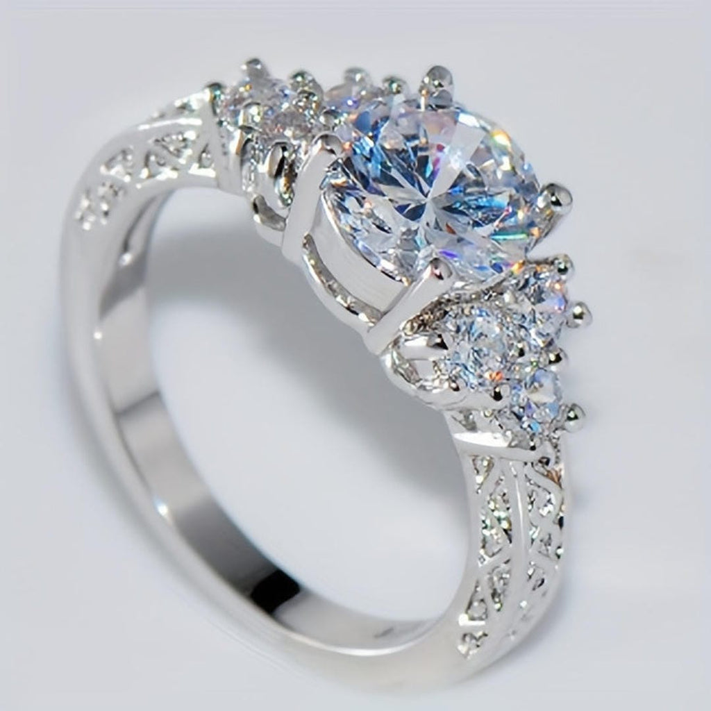 Anillo vintage de filigrana con tres piedras
