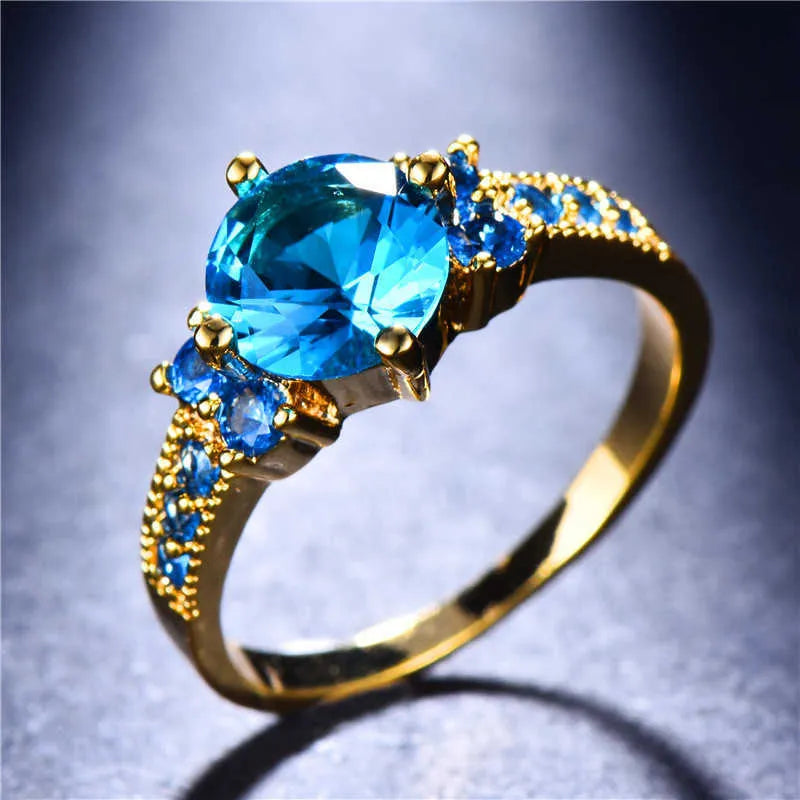 Anillo de acento solitario redondo real