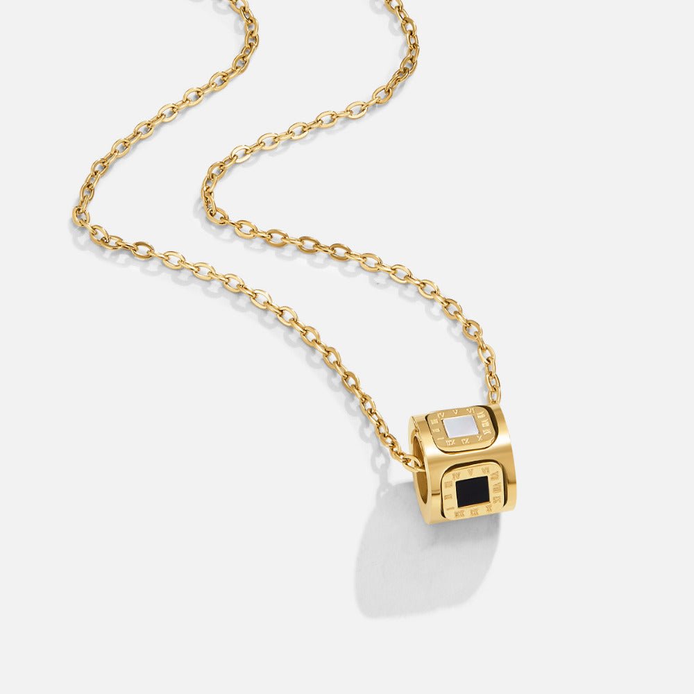 Collar con colgante de cubo de ágata negra