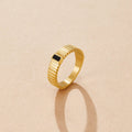 Anillo acanalado de cristal negro