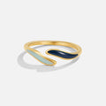 Anillo envolvente de olas del océano azul