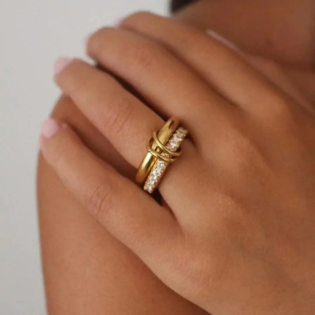 Anillo deslumbrante de múltiples capas con cristales Alison
