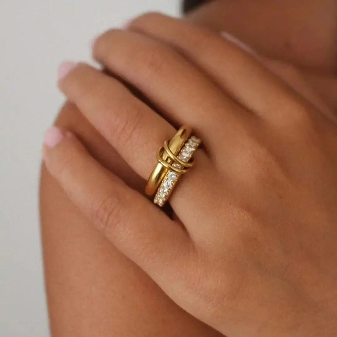 Anillo deslumbrante de múltiples capas con cristales Alison