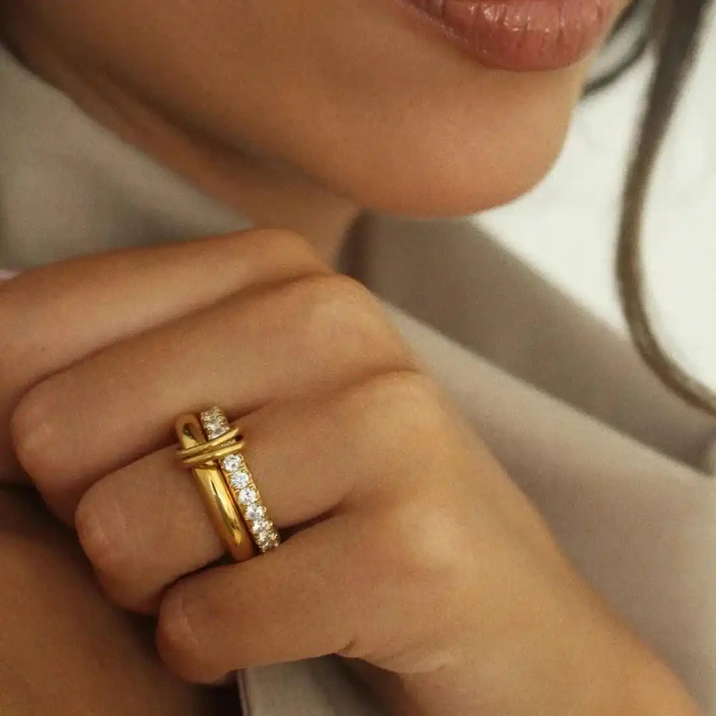 Anillo deslumbrante de múltiples capas con cristales Alison