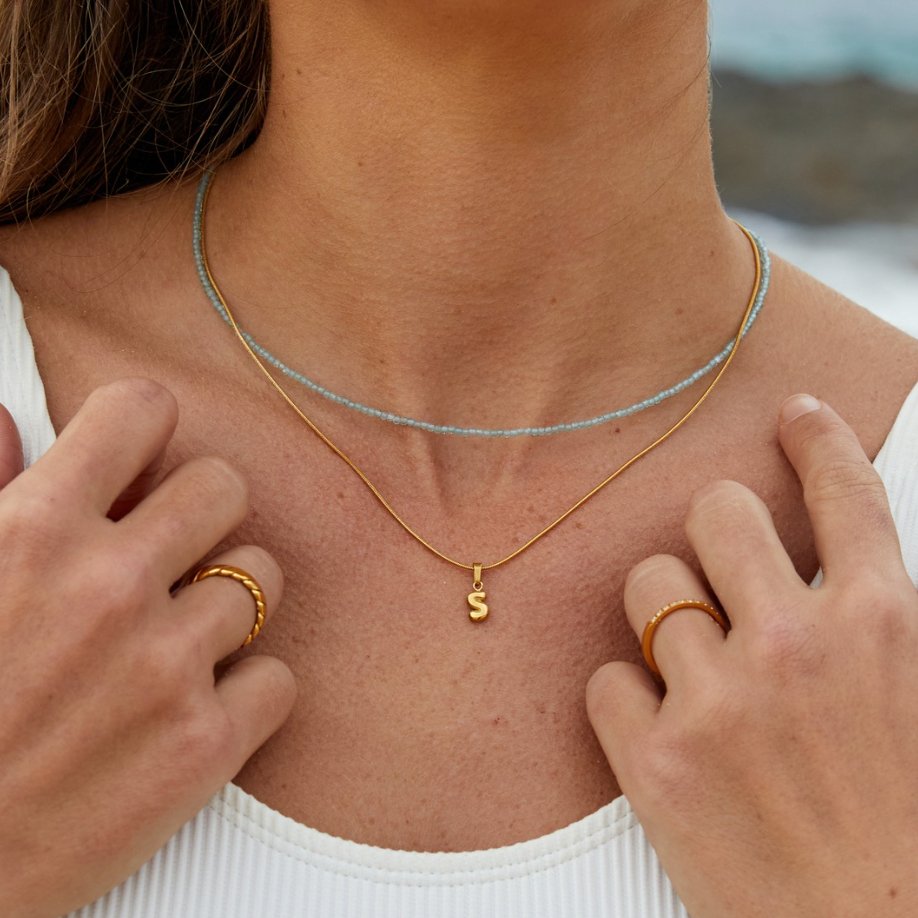 Collar de letras burbuja
