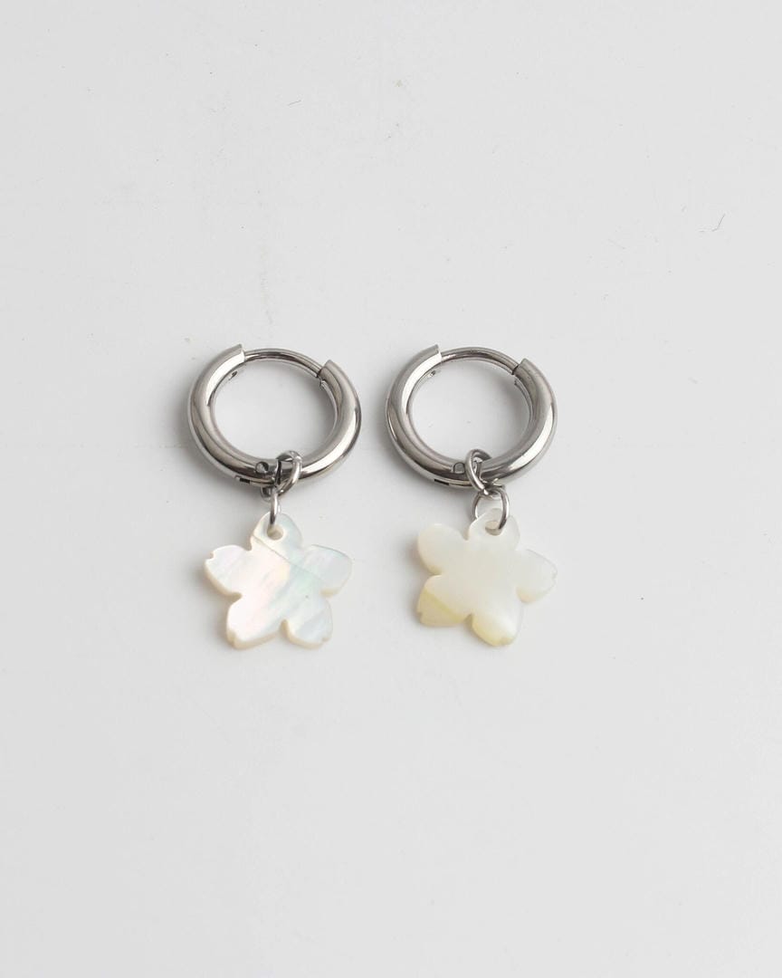 Pendientes Clásicos Concha Floral Blanca
