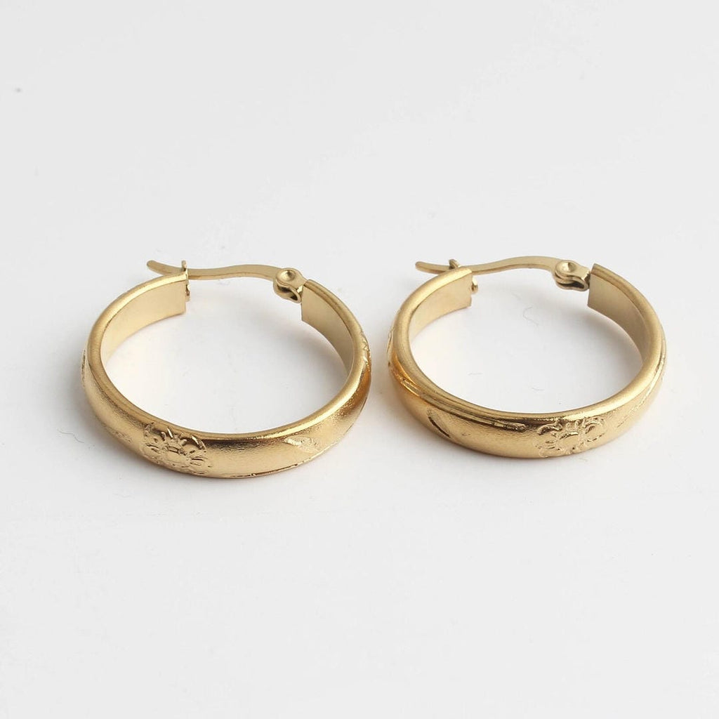 Aros Elegantes con Grabado Floral
