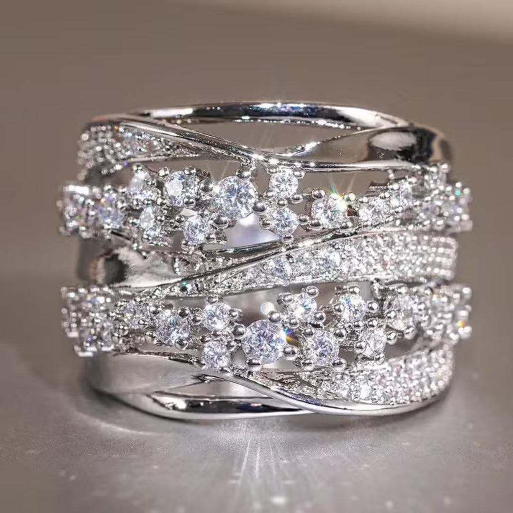 Anillo de Lujo con Capas de Cristal