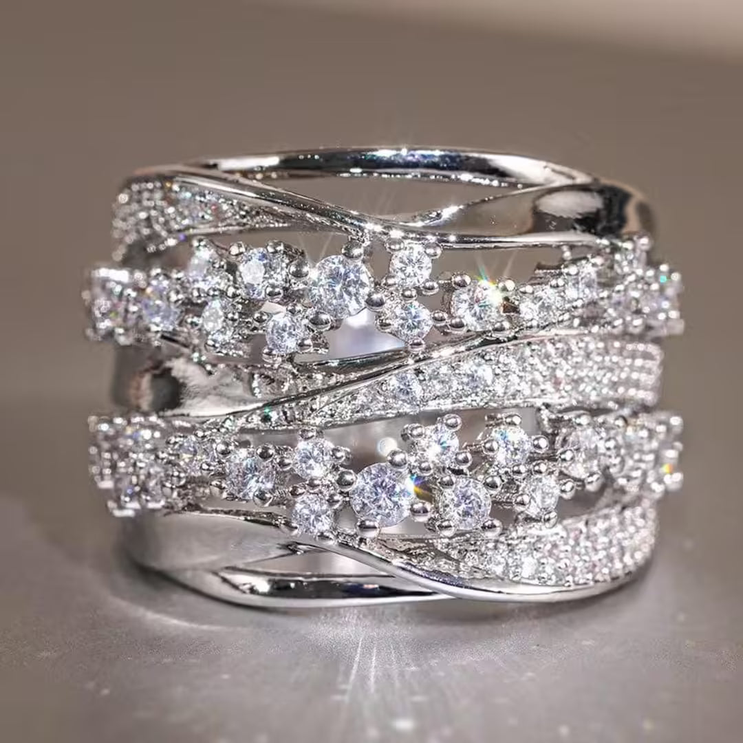 Anillo de Lujo con Capas de Cristal