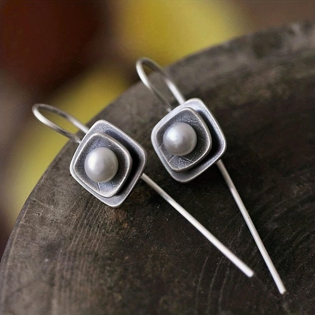 Pendientes enhebradores cuadrados con perlas modernas