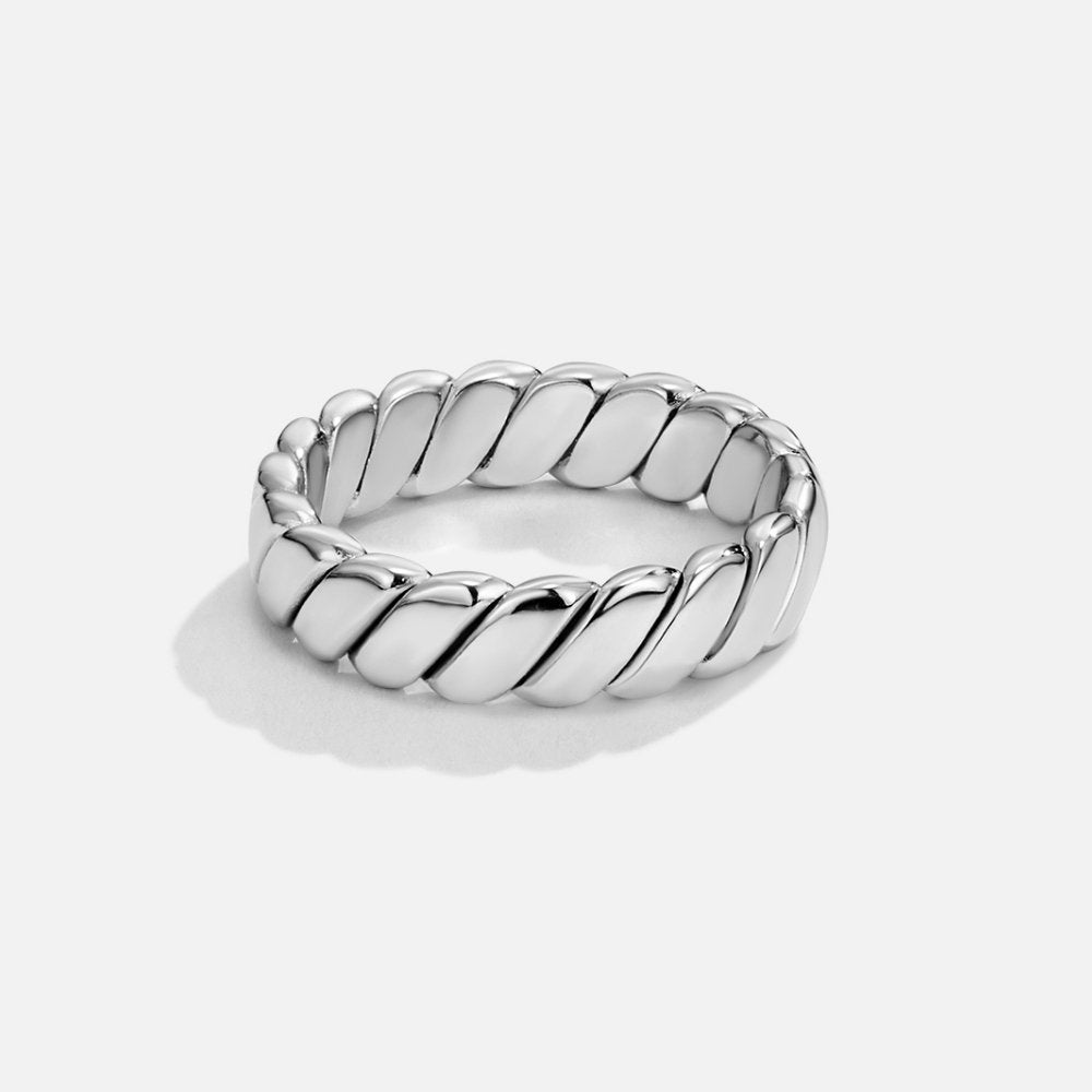 Anillo de plata con diseño retorcido Infinity Calira