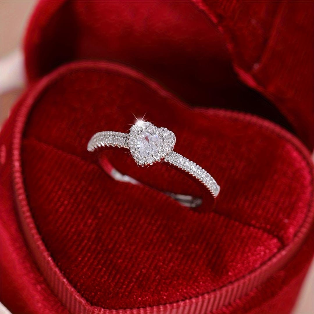 Anillo de promesa de cristal con halo de corazón
