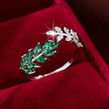 Anillo Delicado de Hoja Verde Esmeralda