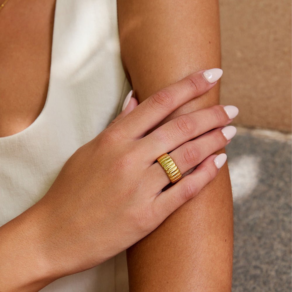 Anillo grueso Calira de oro