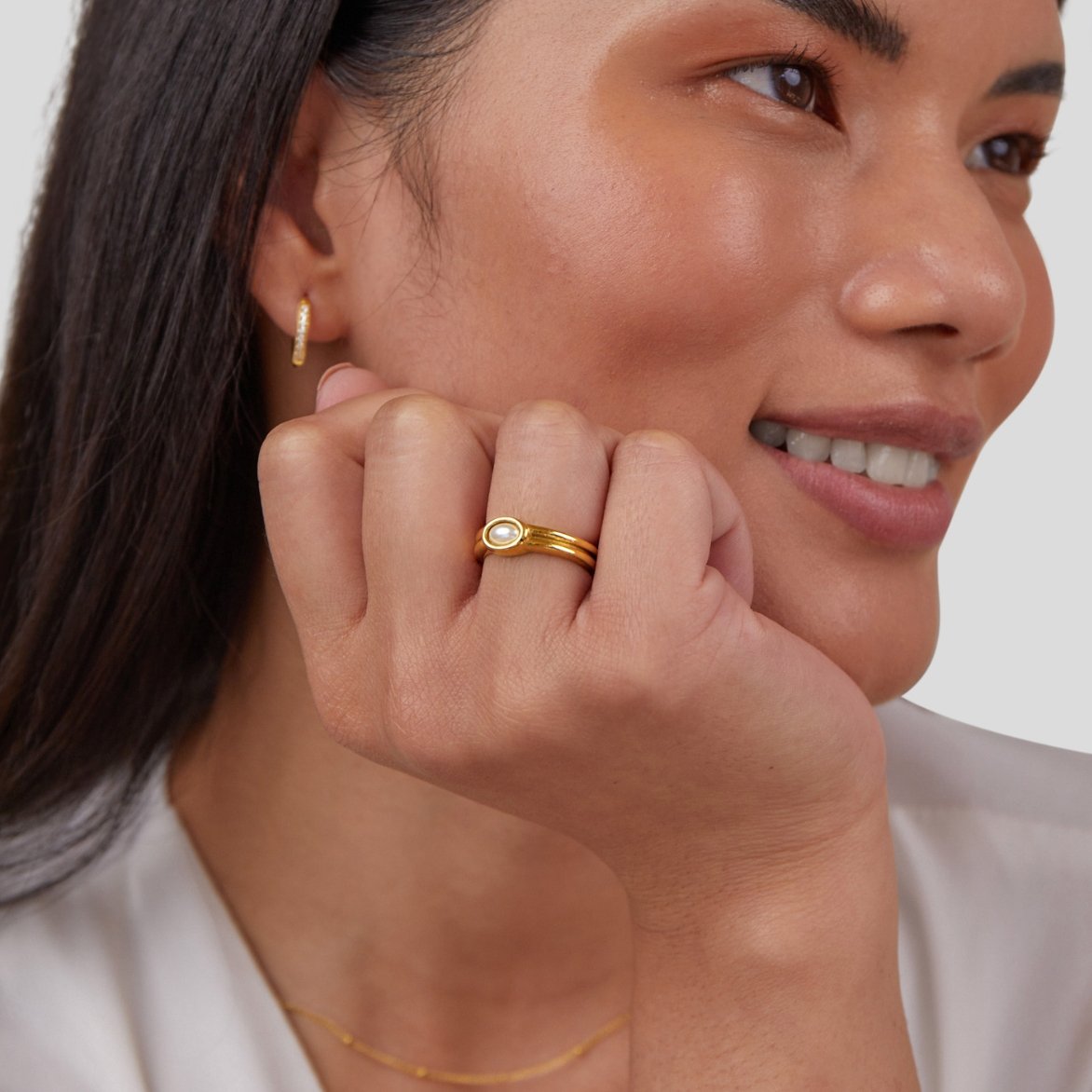 Anillo de Oro de 18K con Perlas Gruesas