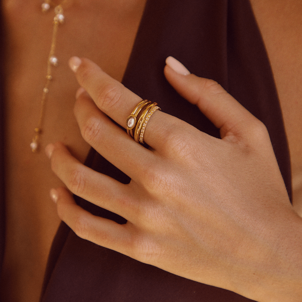 Anillo de Oro de 18K con Perlas Gruesas
