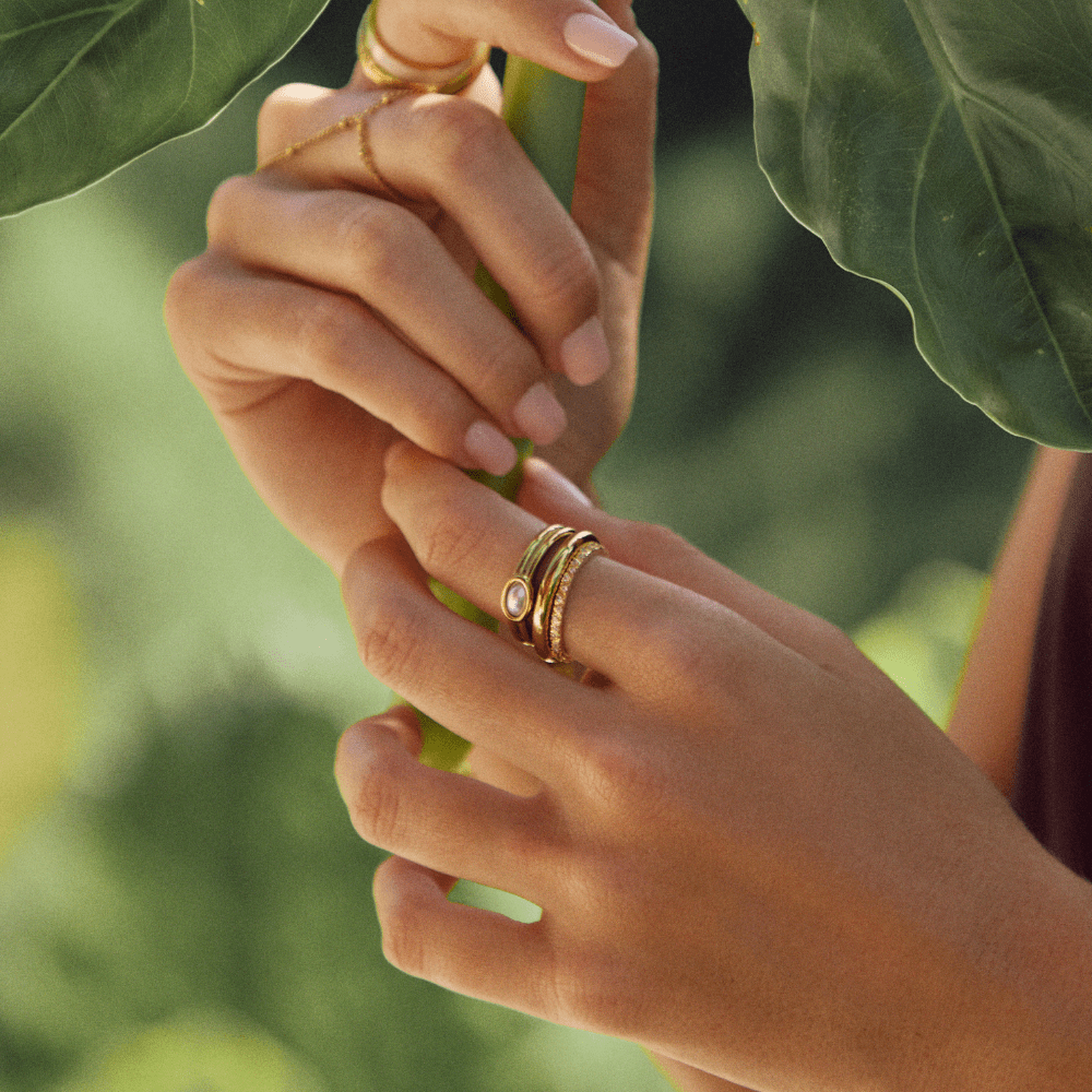 Anillo de Oro de 18K con Perlas Gruesas